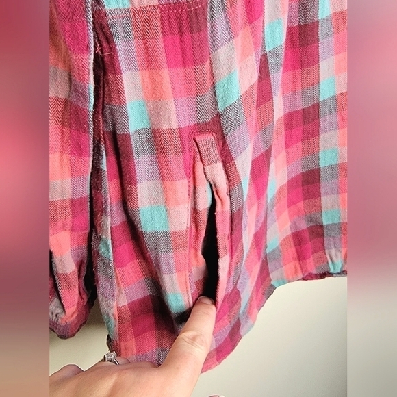 Women's Bit & Bridle long sleeve 1/4 button plaid top, size Medium M. - Picture 2 of 5